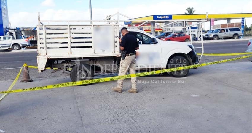 A bordo de vehículo con reporte de robo detiene policía estatal a una persona A bordo de vehículo con reporte de robo detiene policía estatal a una persona