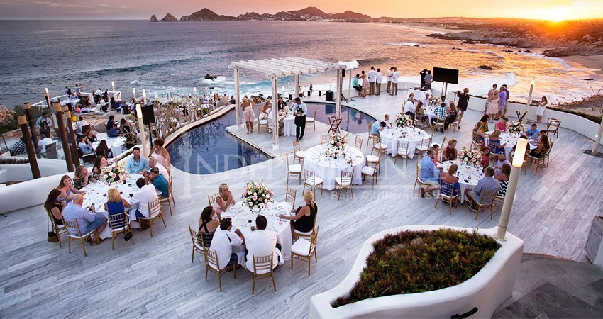 De fiesta Sunset Monalisa, el restaurante con la mejor vista del mundo, en Los Cabos