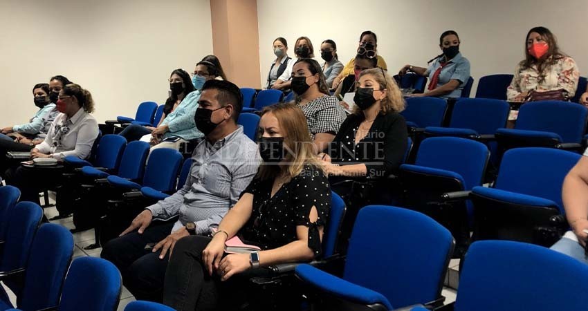 Capacitan a personal bibliotecario de la UABCS en procesos técnicos archivísticos