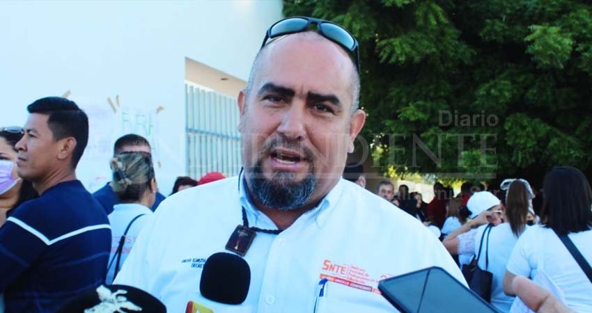Trabajadores de la educación cierran SEP en protesta por falta de solución