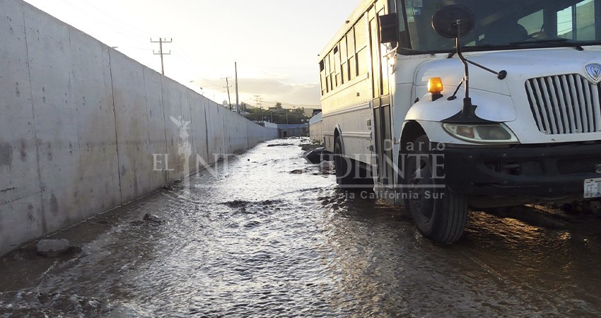 Incendio provocado causó importante derrama de aguas en SJC Incendio provocado causó importante derrama de aguas en SJC