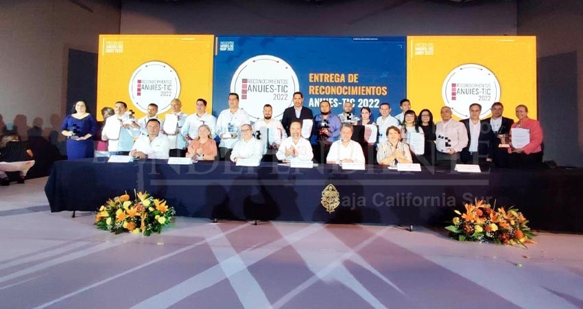 Recibe UABCS el premio ANUIES TIC 2022