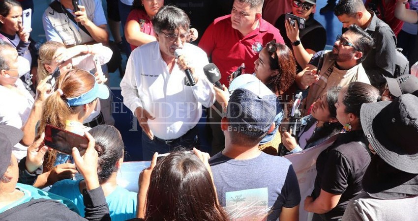 "Si no fuera presidente, estaría luchando", Leggs ofrece apoyo al magisterio