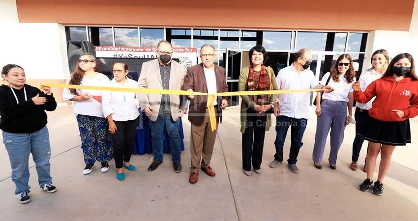Cerca de 500 estudiantes de bachillerato visitaron la Feria Educativa UABCS 2022