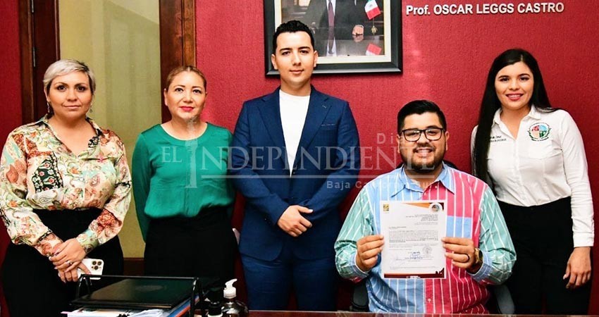 Realiza Leggs Castro enroque en Dirección Municipal Realiza Leggs Castro enroque en Dirección Municipal