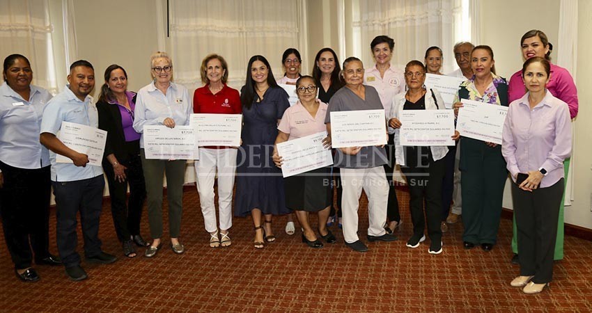DIF Los Cabos continuará respaldando a niñas, niños, jóvenes y madres solteras con becas económica