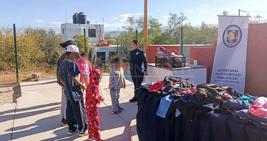 Realiza Policía Estatal Preventiva donación de ropa en colonia Vista Hermosa