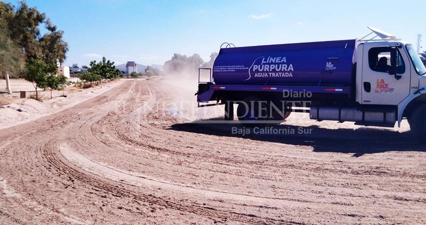 Se usaron 150 mil litros de agua tratada para regar bulevares y campos deportivos en La Paz