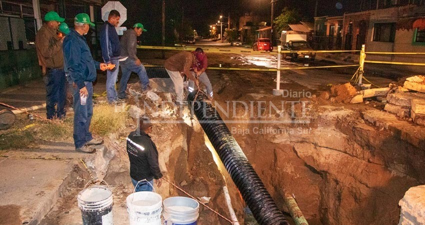 Repara OOMSAPAS La Paz Socavón en calle Guillermo Prieto y Sonora