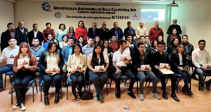Empresa Mitsubishi otorgó becas a estudiantes de la UABCS