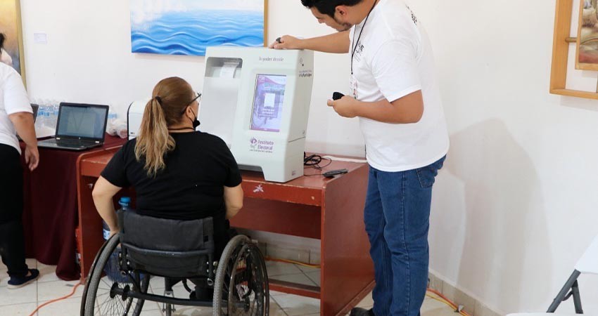 Prepara IEE-BCS acciones afirmativas para personas con discapacidad rumbo al proceso 2023-2024