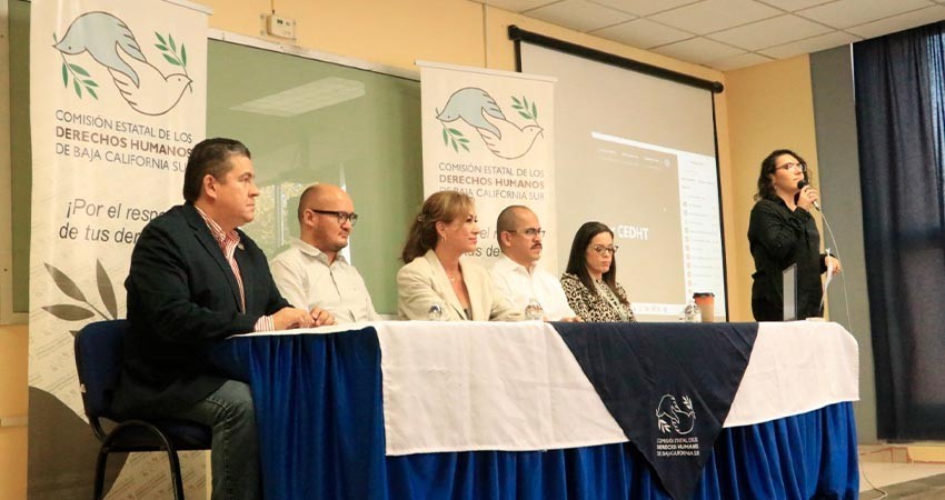 Imparten conferencia en la UABCS sobre Derechos Humanos