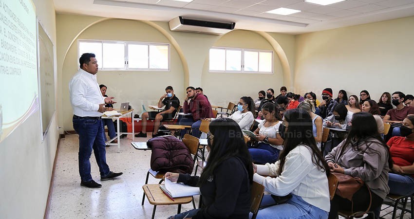 Imparte Dirección de Fomento Económico cursos a los estudiantes de la UABCS