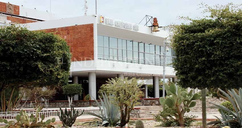 BCS el estado con menor deuda pública del país: Bertha Montaño BCS el estado con menor deuda pública del país: Bertha Montaño