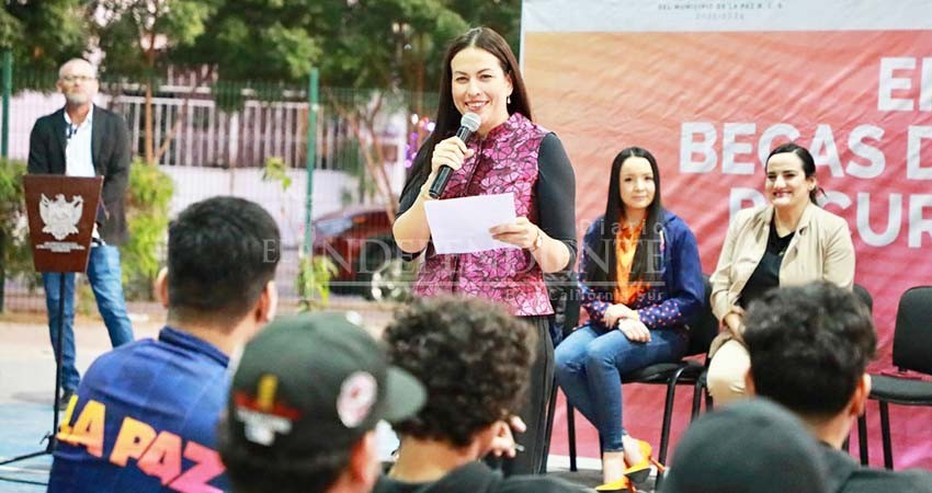 Entrega Ayuntamiento de La Paz más de 700 mil pesos en becas deportivas Entrega Ayuntamiento de La Paz más de 700 mil pesos en becas deportivas