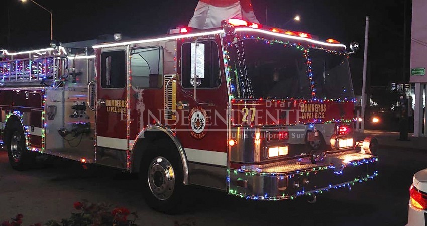 Heroico Cuerpo de Bomberos de La Paz lleva a cabo su tradicional Desfile Navideño