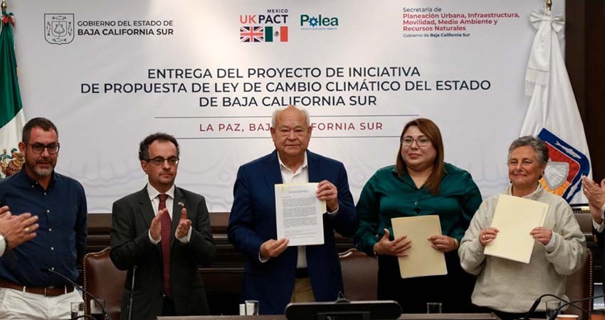 Recibe gobernador Castro Cosío, proyecto de iniciativa para ley de cambio climático en BCS