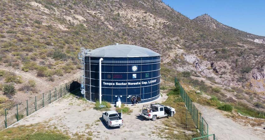 Repara OOMSAPAS La Paz una fuga de agua en el tanque en Loma Obrera Repara OOMSAPAS La Paz una fuga de agua en el tanque en Loma Obrera