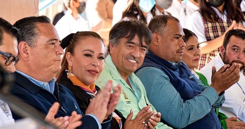 “En Los Cabos apostarle a la educación no es un gasto es una inversión”: Leggs Castro “En Los Cabos apostarle a la educación no es un gasto es una inversión”: Leggs Castro