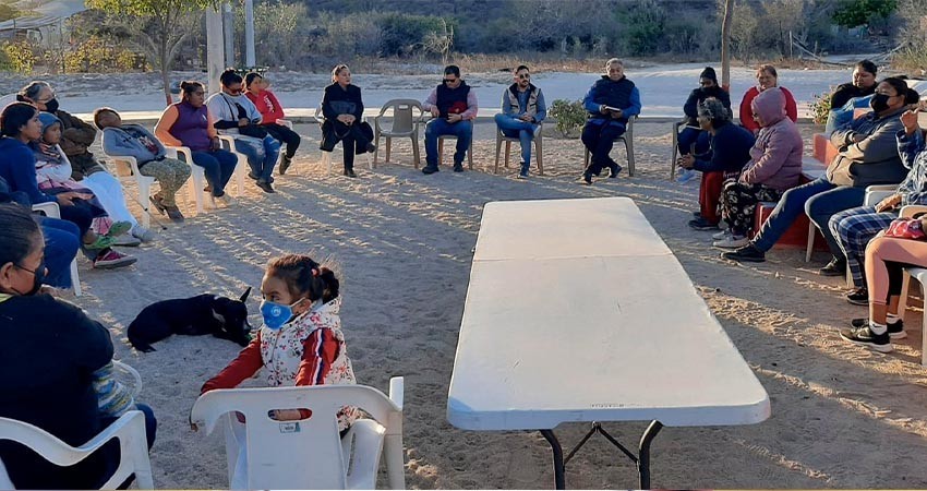 Atienden servidores públicos municipales a vecinos de la colonia Lagunitas