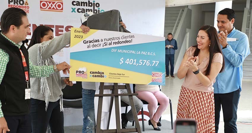 Entregan a DIF La Paz donativo recaudado por la cadena OXXO