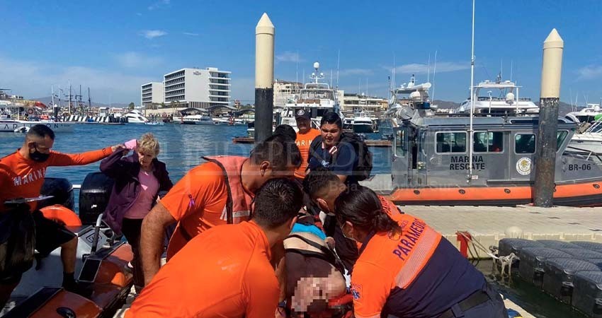 Rescata Marina a adulto mayor a bordo de yate en CSL