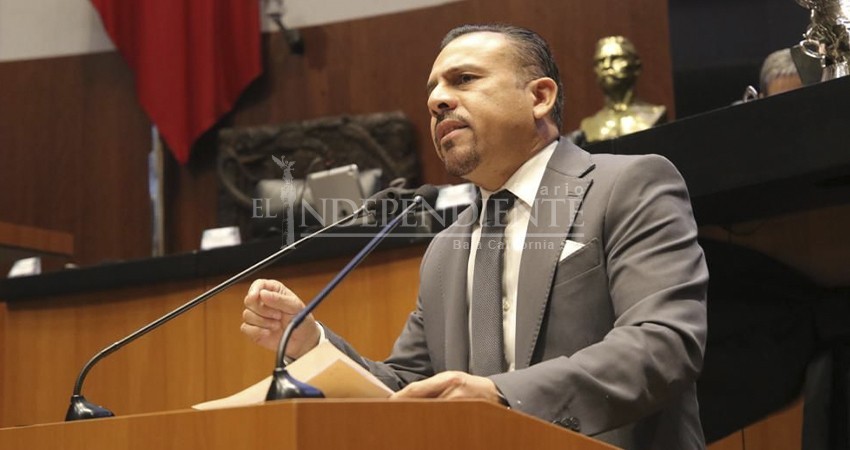 Senador Ricardo Velázquez exhorta a SEP desaparecer figuras de "profesor Eventual" y "compensado"