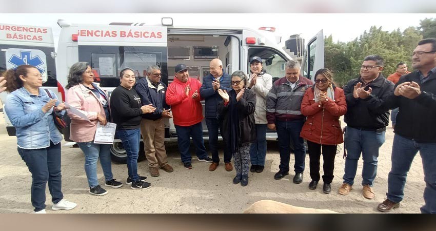 Gobierno estatal entrega una ambulancia en Punta prieta