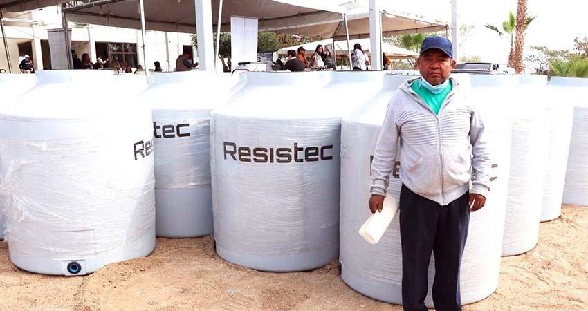 Autoridades municipales entregaron 150 tinacos para familias de CSL