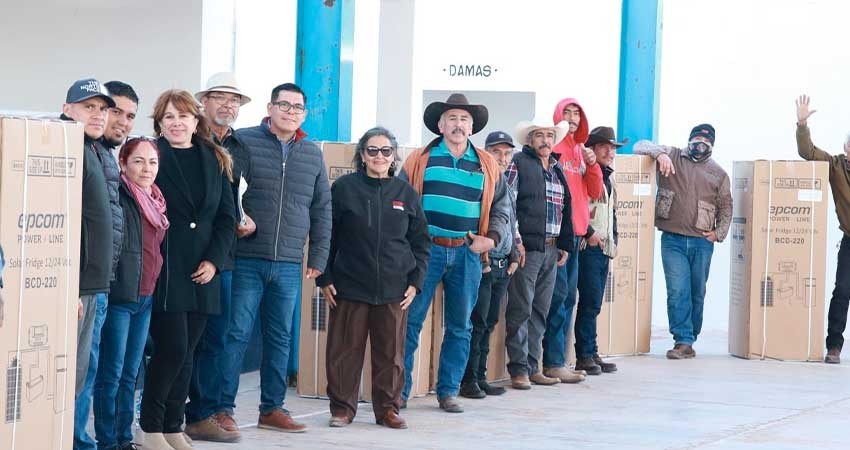 Entrega gobierno del estado a través de SEDIF, apoyos en el poblado de San Bruno