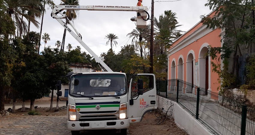 Rehabilita Servicios Públicos 50 luminarias en comunidades de La Paz