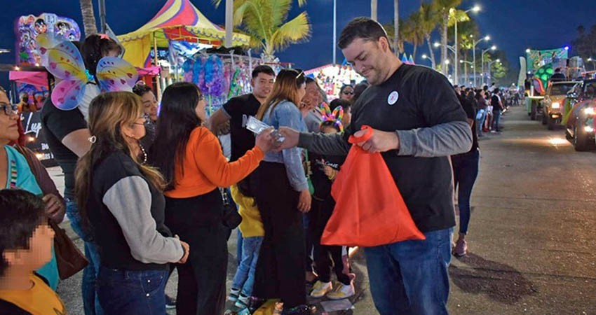 SSA fomentó prevención del VIH durante desfile del Carnaval La Paz