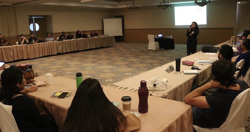 Capacita SEP a docentes para fortalecer la lectura y comprensión auditiva del inglés