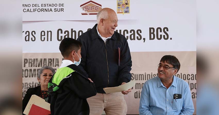 Entrega el gobernador Castro Cosío, aulas didácticas en escuelas de Los Cabos Entrega el gobernador Castro Cosío, aulas didácticas en escuelas de Los Cabos