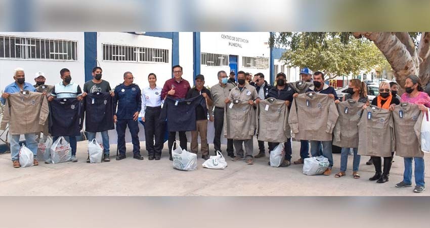 Entrega Ayuntamiento uniformes a personal de Seguridad Pública
