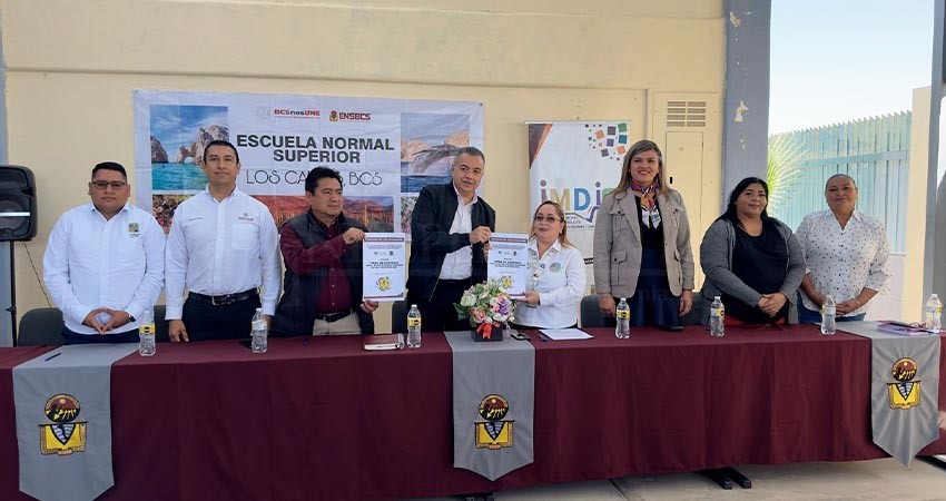 A favor de la educación de personas con discapacidad, IMDIS Los Cabos y la escuela Normal Superior de B.C.S. firman convenio de colaboración