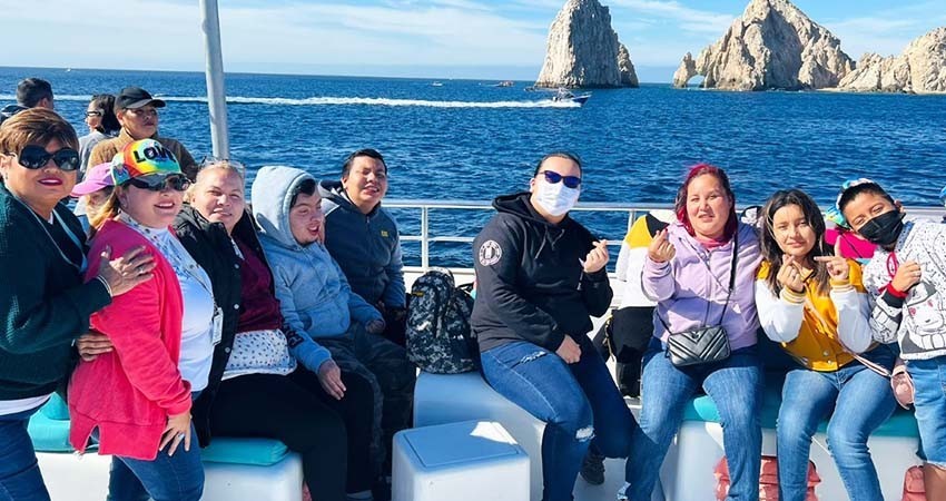 30 niñas, niños y jóvenes con discapacidad disfrutaron por primera vez del avistamiento de ballenas en CSL