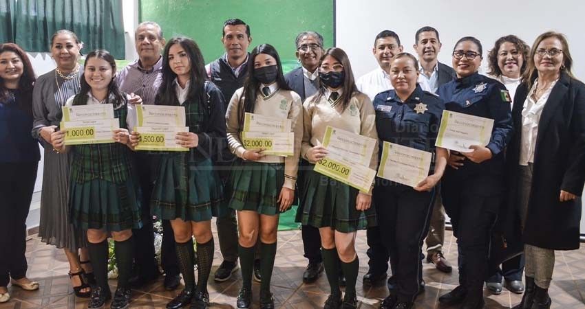 Premian a ganadores del concurso estatal “Yo No Doy Like Al Ciberbullying”