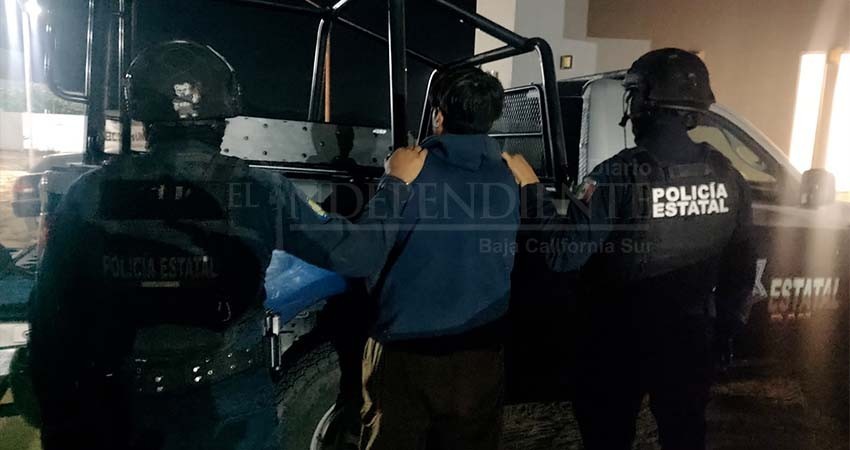 A bordo de motocicleta robada, es detenida una persona en la colonia Caribe