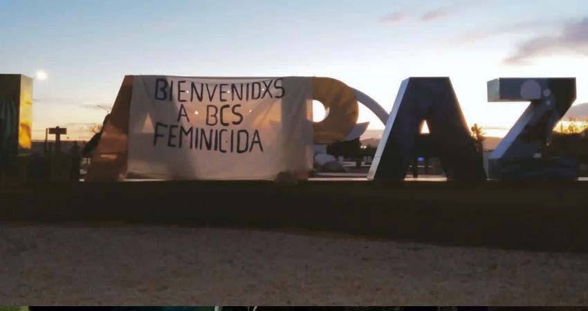 Se pinta BCS de morado; figuras emblemáticas portan paliacate por el 8M Se pinta BCS de morado; figuras emblemáticas portan paliacate por el 8M