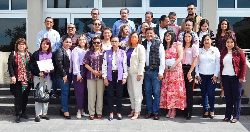 Reciben constancias de participación servidoras y servidores públicos del Congreso en materia de equidad e igualdad de género