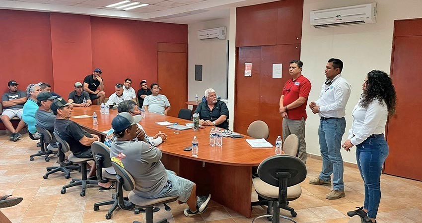 Reciben capitanes y marineros, información sobre Libreta de Mar que emite la Secretaría de Marina Reciben capitanes y marineros, información sobre Libreta de Mar que emite la Secretaría de Marina