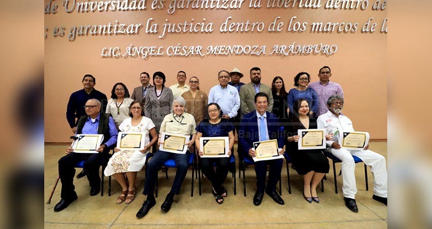 Reconoce UABCS trayectoria académica de personal jubilado Reconoce UABCS trayectoria académica de personal jubilado