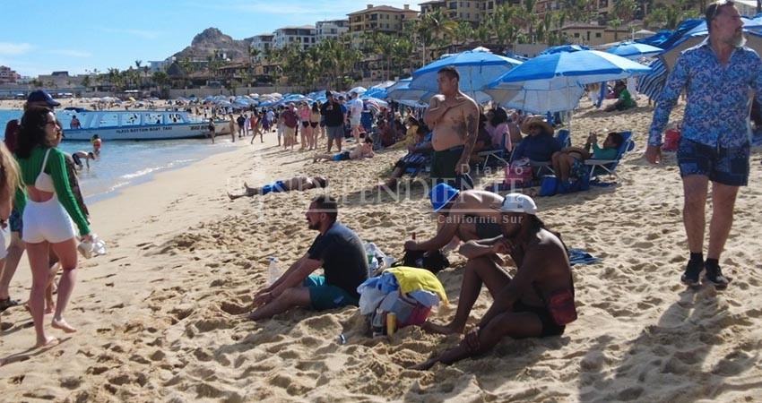 Con gran aforo las playas de Los Cabos durante mega puente Con gran aforo las playas de Los Cabos durante mega puente