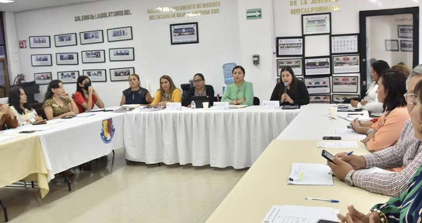 Se reúne Comisión de Igualdad de Género con integrantes del Primer Parlamento de Mujeres y Colectivos Feministas