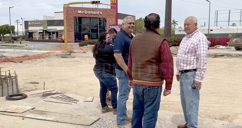 Supervisa el gobernador obras de pavimentación en La Paz