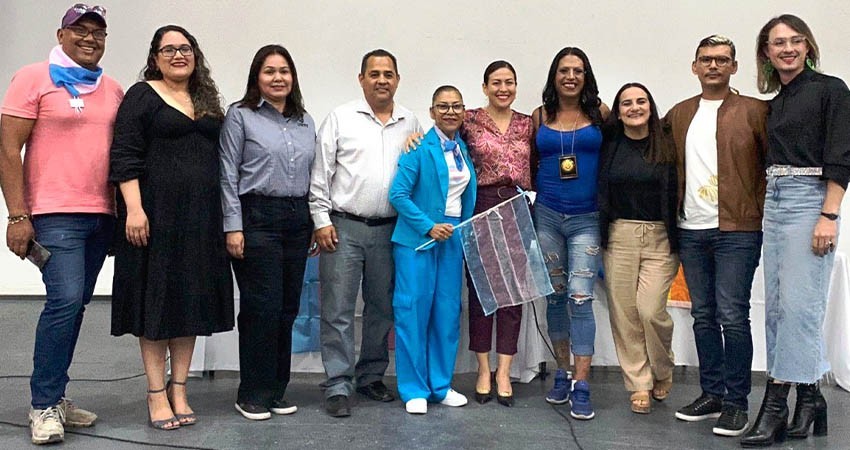 Asisten más de 800 personas a la conferencia de Kenya Cuevas