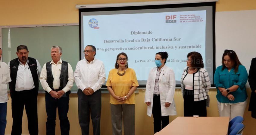 Inauguran SEDIF y UABCS diplomado en desarrollo local