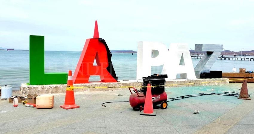 Artistas rechazan invitación para remodelar letras del malecón de La Paz