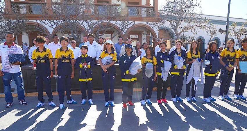 Entrega Gobierno de Los Cabos material deportivo a atletas de esgrima